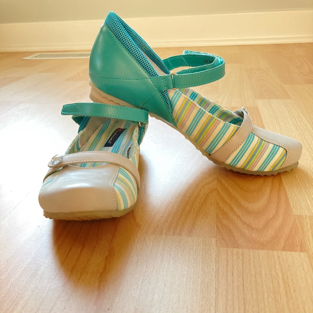 M by Morenatom: Fun twist on a pair of ladies Mary Janes.  Size 6M.
